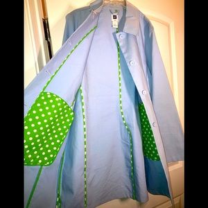 Gap Women’s light coat with front buttons and cute contrast lining, Size XL